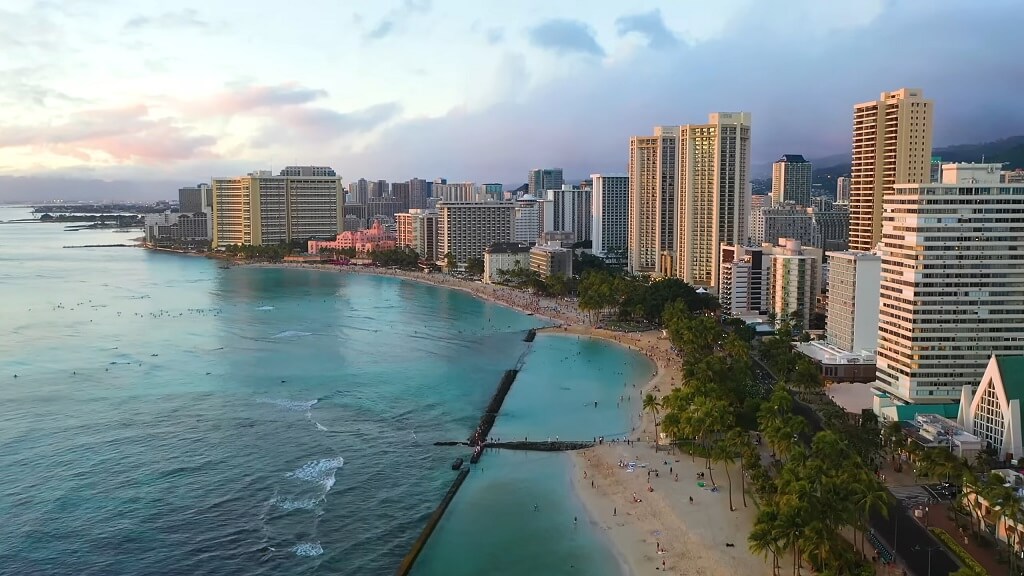 Honolulu’s oceanfront skyline and tropical climate offer more than just beauty, this city benefits from some of the cleanest air in the U.S.